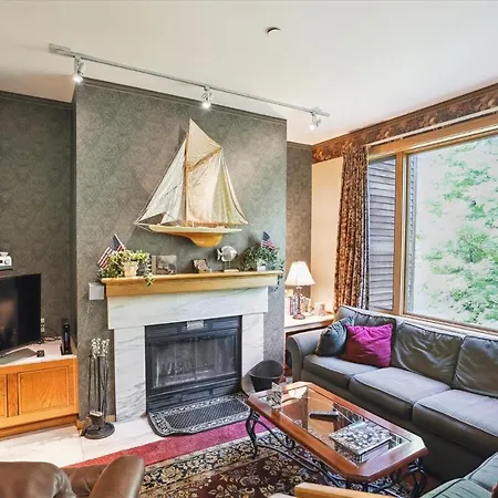 Wonderful One Bedroom Condo Located In Highridge Condominiums J6